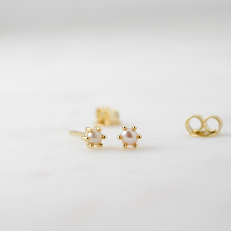 AneJewelryGL Minimalist Dainty Pearl Stud Earrings
